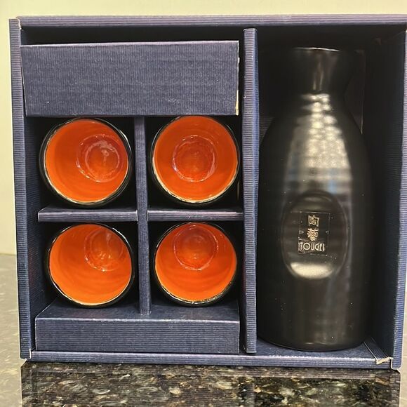 New TOUGEI Saki Set 5 pc Black with Orange Interior. Shot Glass S… - Picture 3 of 6